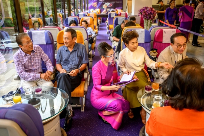 태국 타이항공이 본사 구내식당에 항공기 좌석을 놓고 식당으로 운영하는 모습. /사진=AFP