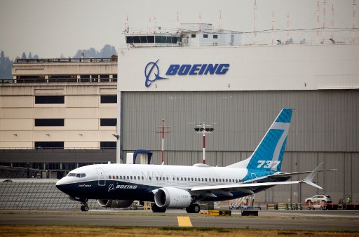 지난 9월 30일(현지시간) 미국 시애틀에 있는 보잉필드에서 보잉 737맥스 항공기가 미국연방항공국(FAA)의 시험비행을 위해 활주로로 이동하고 있다./사진=AFP