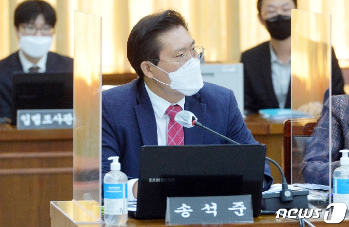 [사진] [국감] 질의하는 송석준 의원