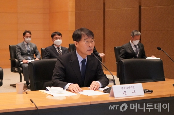 21일 장하성 주중 한국대사가 국정감사에서 의원들의 질문에 답하고 있다./사진=베이징 특파원단