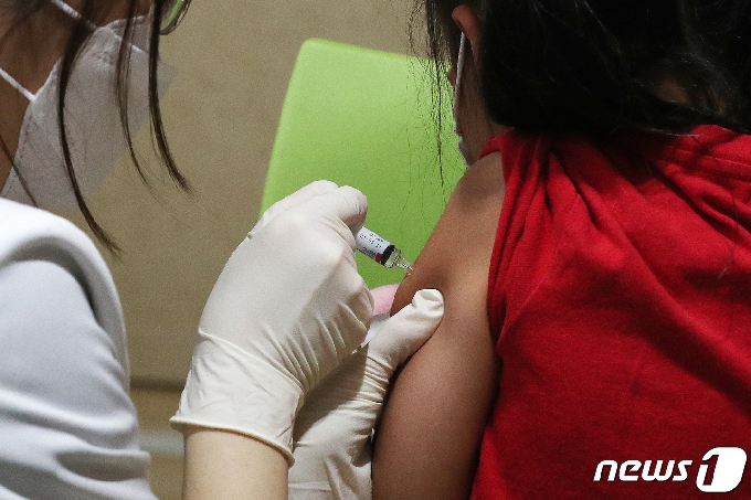 [사진] 이어지는 독감 예방접종