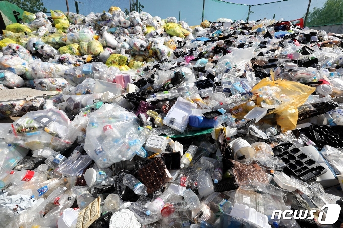 대전시가 코로나19영향으로 플라스틱 등 재활용 폐기물이 급격히 늘어나면서 처리방안을 두고 고심하고 있다.© News1