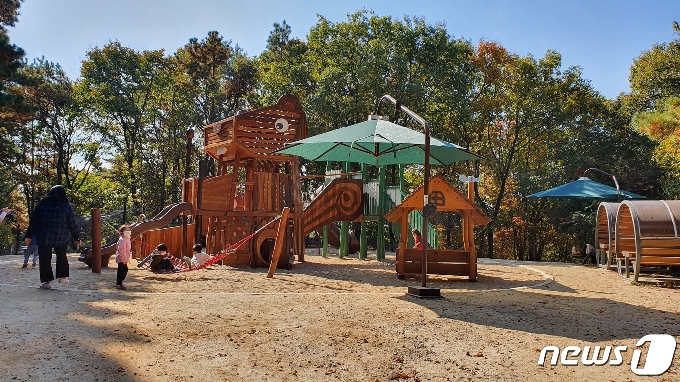 용인시가 어린이 모험·창의 공간으로 재정비한 정암수목공원 모습.(용인시 제공) © News1