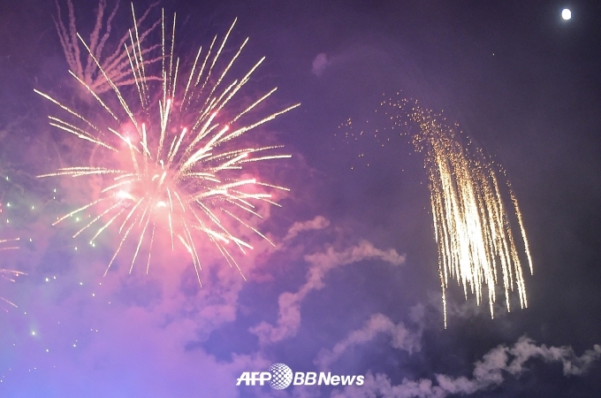 불꽃놀이 모습(자료사진). /AFPBBNews=뉴스1