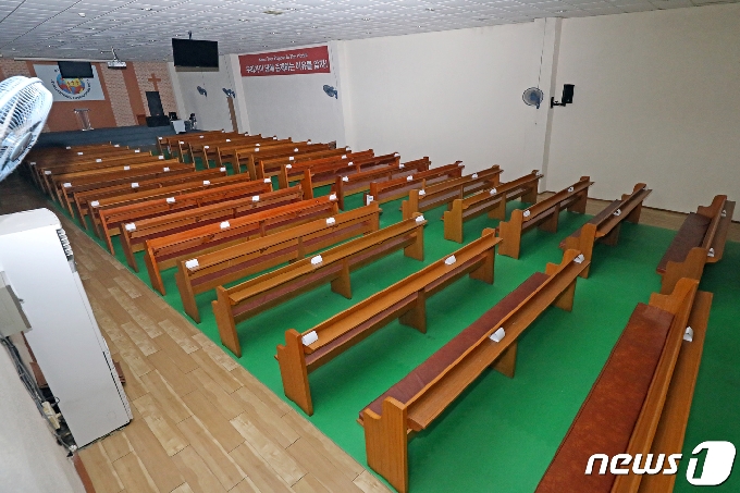 [사진] 'n차 감염 확산' 텅 빈 대구예수중심교회