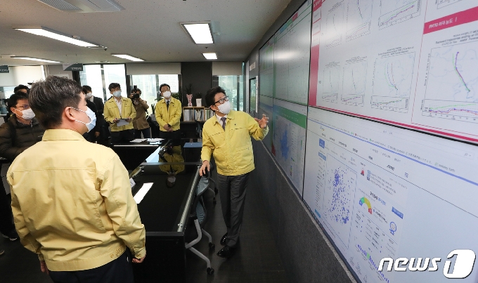 [사진] 조명래 환경부 장관, 미세먼지 대응 모의훈련 진행상황 점검