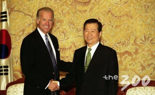 조 바이든 민주당 후보와 김대중 전 대통령/사진=국가기록사진