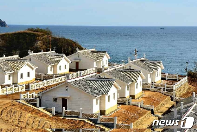 [사진] 수해 복구 완료된 북한 함북 김책시·함남 리원군