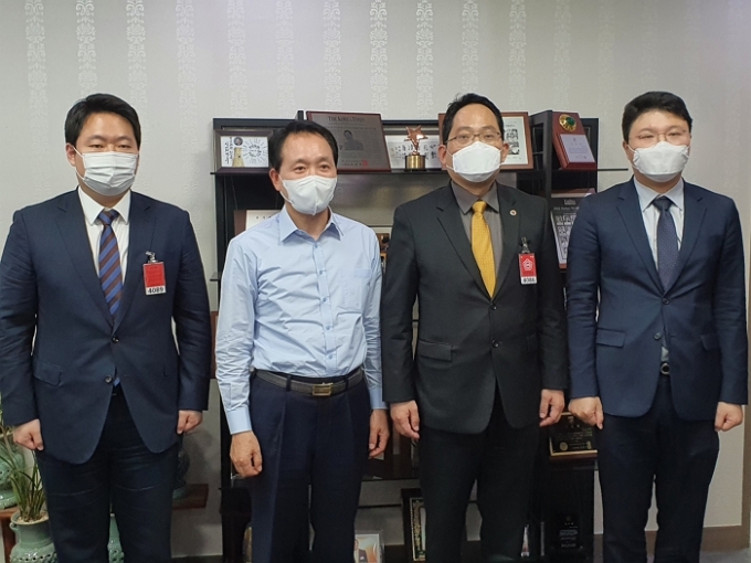 (왼쪽부터)김대하 대한의사협회 대변인, 성일종 국민의힘 의원, 최대집 의협 회장, 송명제 의협 대외협력이사