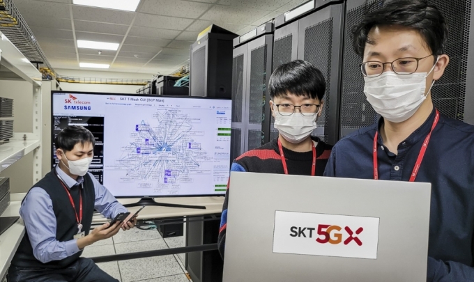 삼성 손잡은 SKT, 세계최초 '차세대 클라우드 코어망' 개발