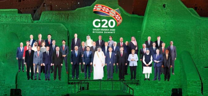 ƶ 2020 ߵ G20 ȭ ȸǿ       Բ ִ ռ ü  ǰ ִ. (=G20 ȸ ) 2020.11.22./=[=ý]