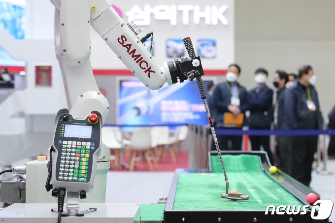 [사진] '2020 대구국제기계산업대전' 신기한 골프 퍼팅 로봇