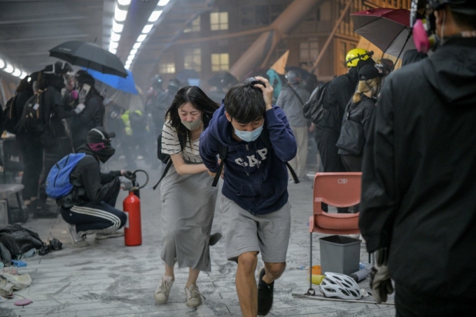 지난해 11월 홍콩 이공대에서 시위대와 경찰이 16일간 대치했다. 당시 이곳은 시위대 '최후의 보루'로 불렸다. /AFPBBNews=뉴스1