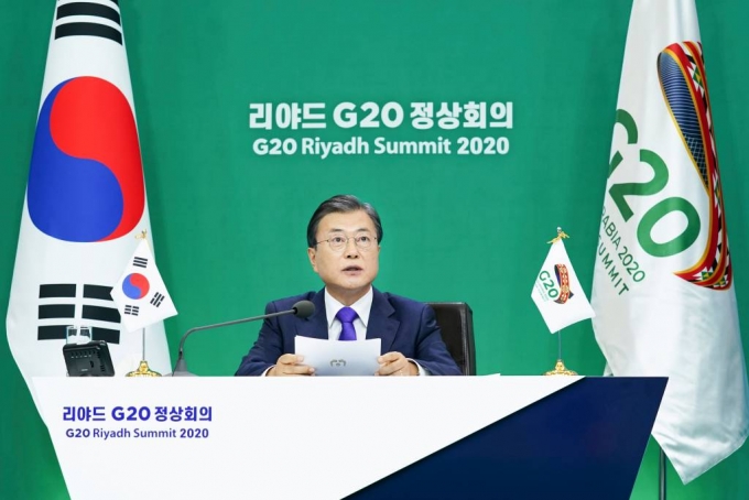문재인 대통령이 22일 청와대에서 2020년 G20 화상 정상회의(2일차)에 참석해 제2세션의 주제인 '포용적·지속가능·복원력 있는 미래'와 관련 의제 발언을 하고 있다. / 사진=뉴시스