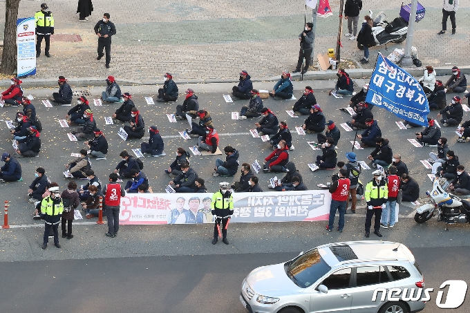 [사진] 민주노총 대구도심 집회 '거리두기'