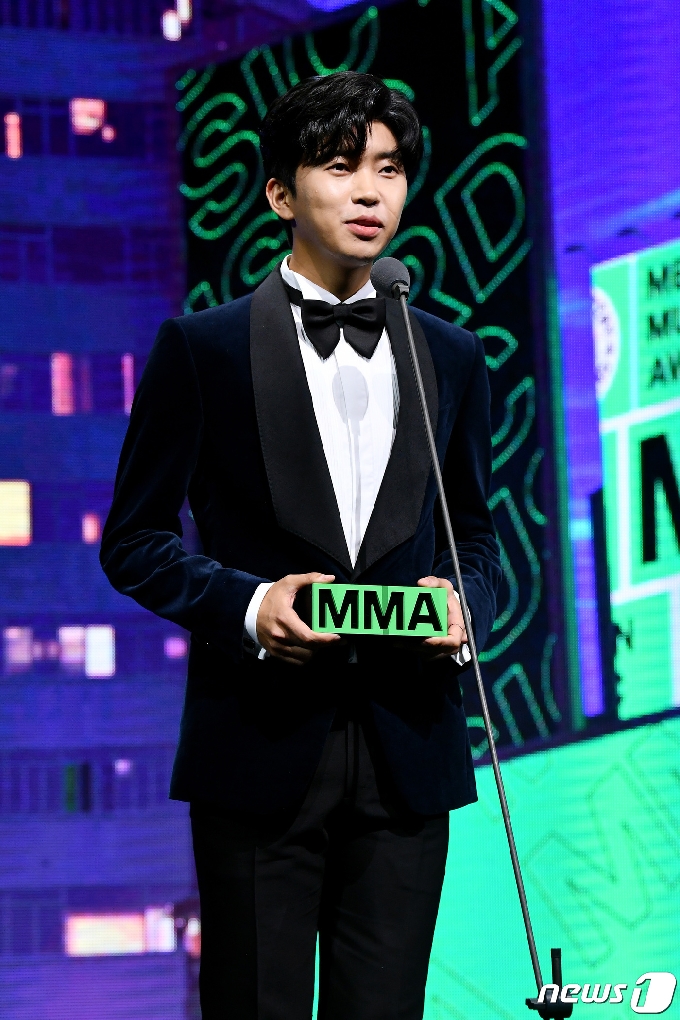 [사진] 임영웅 'MMA 밝히는 TOP10 수상자'