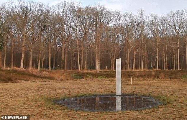 네덜란드 키켄베르그에서 발견된 금속기둥 - 데일리메일 갈무리
