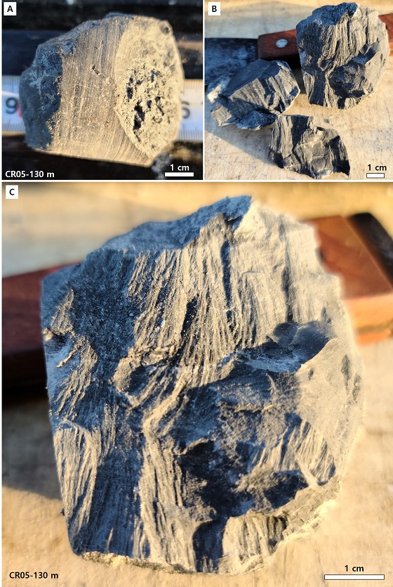운석충돌 시 발생하는 강력한 충격파 영향으로 만들어지는 shatter cone 구조 (정점에서 방사상으로 홈이 나 있는 운석충돌 원뿔구조암/사진=지질자원연