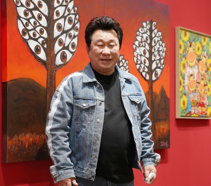 지난 40년간 희극 배우로 활동해온 코미디언 임하룡은 2018년 작가로 데뷔했다. 그는 한상윤 작가와 함께 '그림파티'라는 제목의 전시를 내년 1월 23일까지 연다. /사진=뉴스1