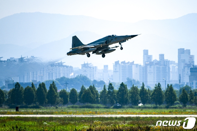 공군 제1전투비행단이 전투태세훈련을 실시하고 있다.(공군1전비 제공)2020.6.24 /뉴스1 © News1