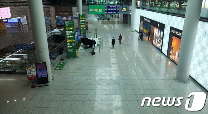 지난해 10월 13일 인천국제공항 1터미널 면세점의 모습/사진=뉴스1