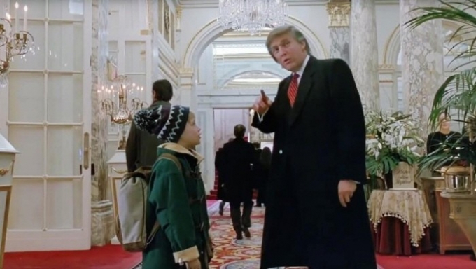 1992년 개봉한 영화 나홀로 집에 2-뉴욕을 해매다'에서 도널드 트럼프 미국 대통령이 카메오로 나왔던 장면. 트위터 캡처.