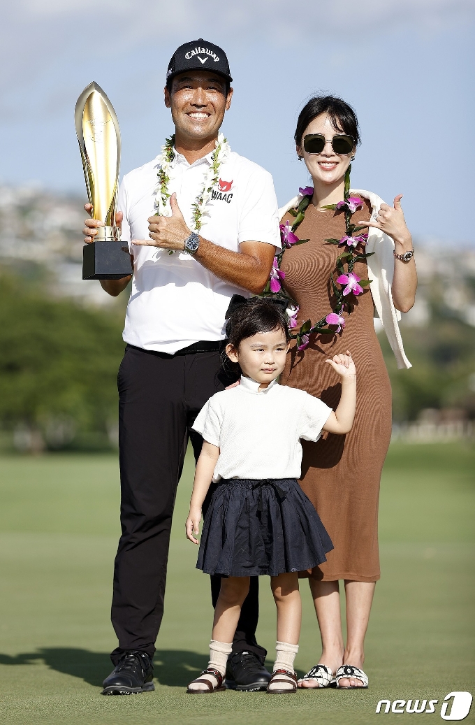 [사진] 가족과 소니오픈 우승 기뻐하는 케빈 나