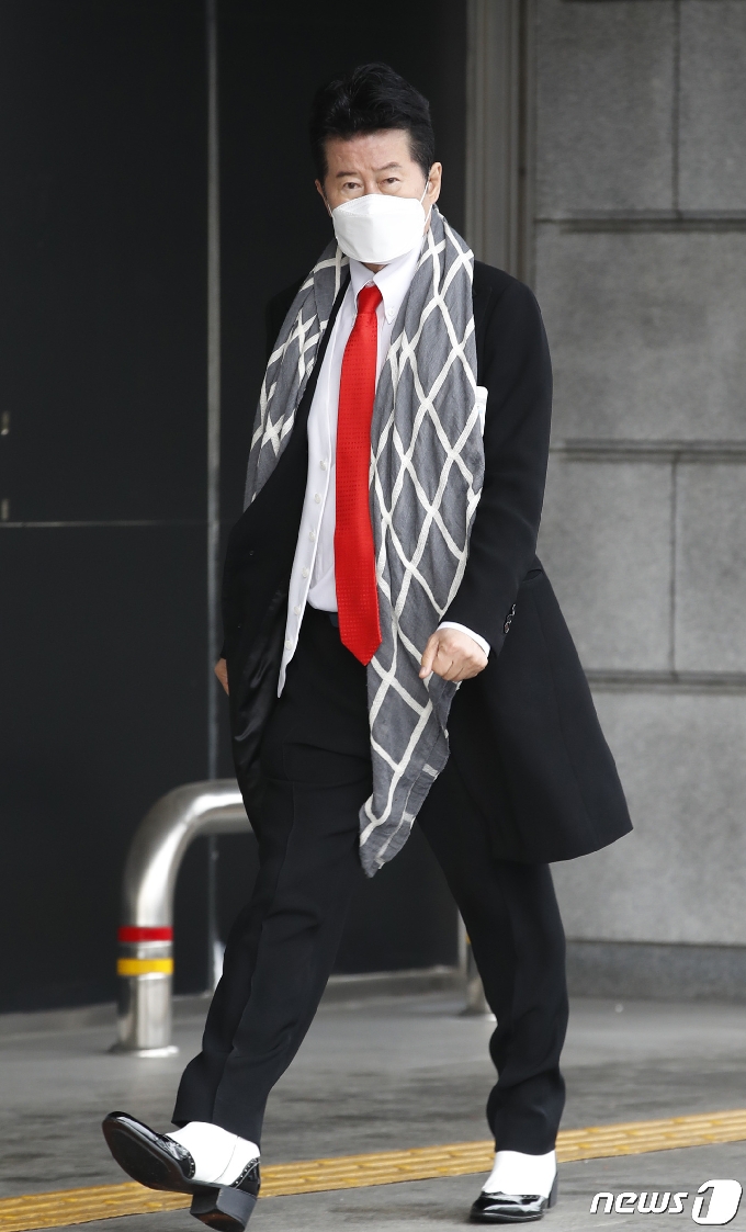 [사진] 태진아 '출근길 런웨이'