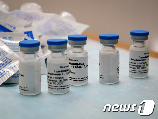 러시아가 개발한 스푸트니크 V 코로나 백신. © 로이터=뉴스1