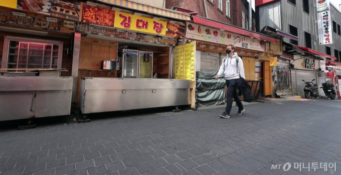코로나로 문을 닫은 길거리음식점의 모습 / 사진=김창현 기자 chmt@