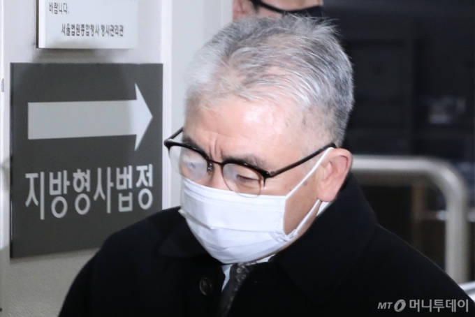 [사진]김수현 전 서해해경청장, 1심 선고 공판 출석