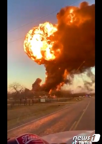 텍사스 열차·트럭 충돌사고 현장(트위터 갈무리) © 뉴스1