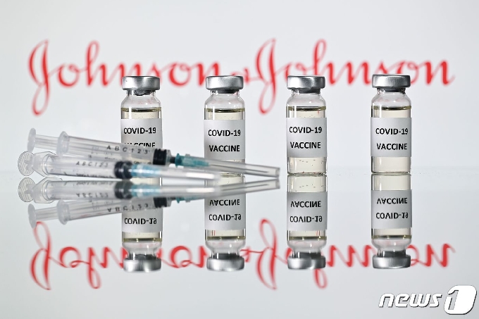 존슨앤존슨의 코로나19 백신 © AFP=뉴스1