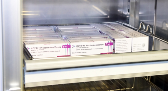 25일 오전 제주보건소 약품보관실 내 백신 전용냉장고에 제주에 도착한 아스트라제나카(AZ) 백신이 보관돼있다./사진=뉴스1