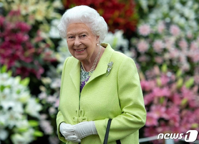 지난 1월 엘리자베스 2세 영국 여왕(94)은 자신의 남편 필립 공(99)과 함께 코로나19 백신을 맞았다. © AFP=뉴스1 © News1 원태성 기자