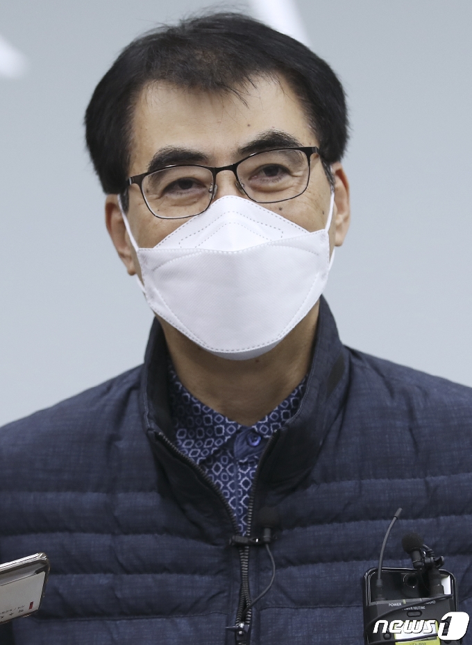 [사진] 울산 백신 1호 접종 이동훈씨 "요양병원 하루빨리 대면 면회로"
