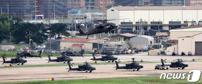 경기도 평택 캠프 험프리스에 헬기들이 계류돼 있다. 2020.8.11/뉴스1 © News1 조태형 기자