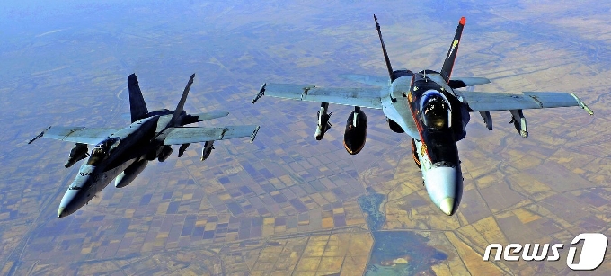 친이란 민병대 시설에 대한 미군의 공습엔 FF-15E '스트라이크 이글스' 2대가 이용됐다고 미 국방부가 26일(현지시간) 밝혔다.  © AFP=뉴스1