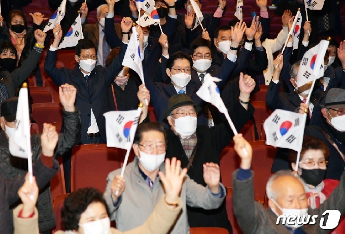 '제102주년 3·1절 기념식'이 1일 오전 경남도청 대강당에서 열렸다. © 뉴스1