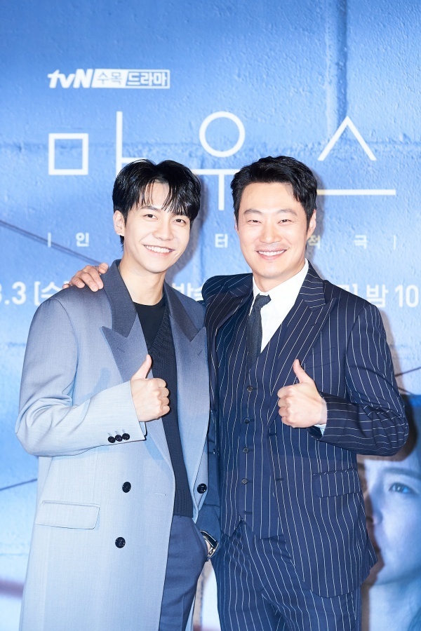 배우 이승기(왼쪽) 이희준/ 사진제공=tvN '마우스' © 뉴스1