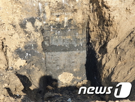 시흥 월곶동, 방산동 공터 일대서 발견된 폐기물.(시흥시 제공)© 뉴스1