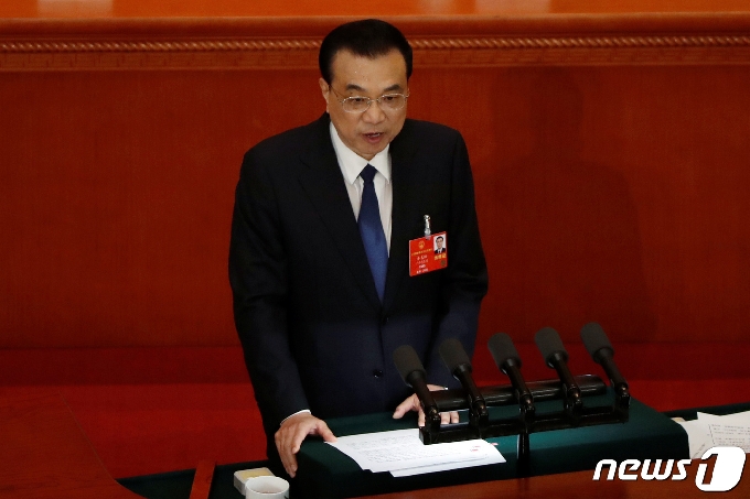 리커창 중국 총리가 22일 인민대회당에서 열린 전인대 개막식에서 연설을 하고 있다. © 로이터=뉴스1 © News1 박형기 기자