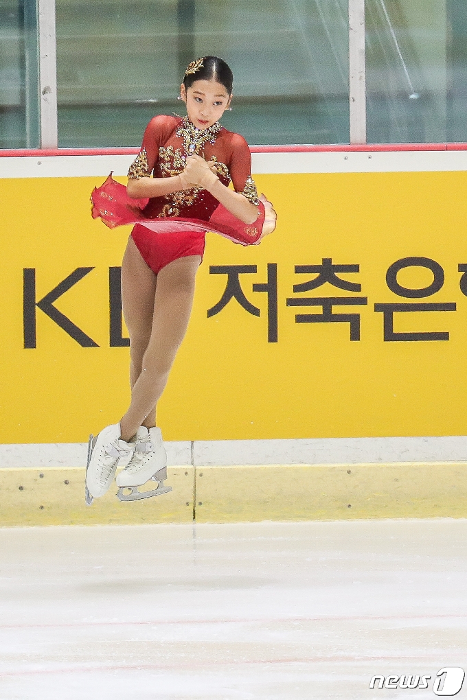 [사진] 신지아 '완벽하게 점프'
