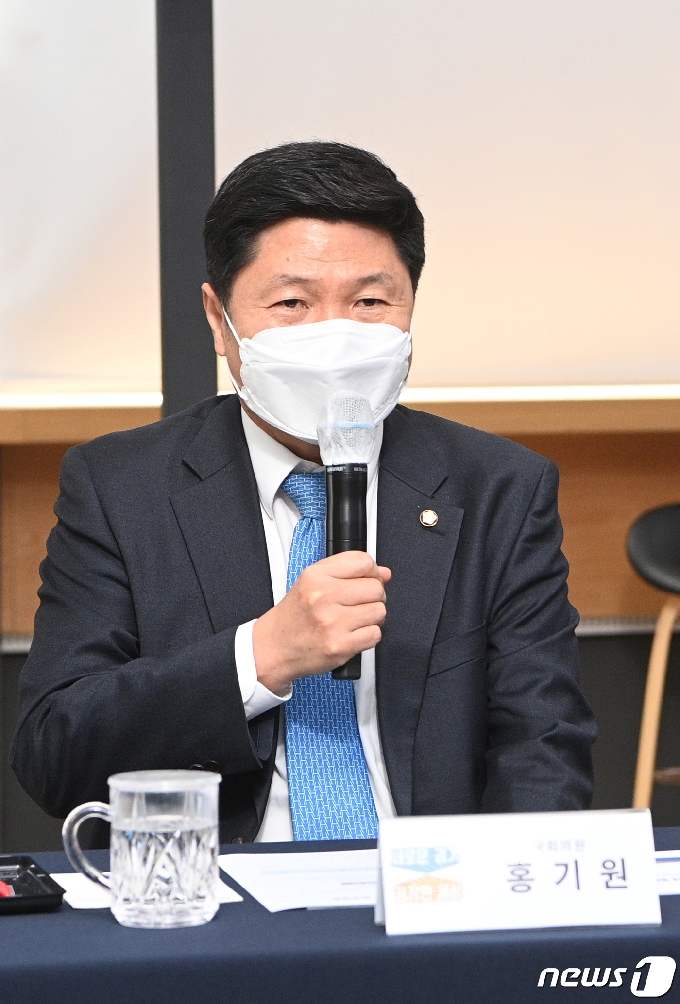 [사진] 발언하는 홍기원 의원
