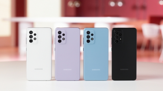 삼성전자 중저가 스마트폰 갤럭시A52 4가지 색상. (왼쪽부터) 어썸화이트, 어썸바이올렛, 어썸블루, 어썸블랙. /사진=삼성전자