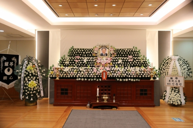 서울대학교병원 장례식장에 마련된 신춘호 농심 회장 빈소 모습/사진= 농심
