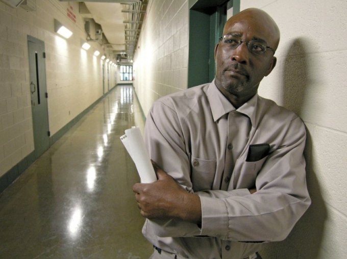 미국 노스 캐롤라이나 주에서 44년의 억울한 옥살이 끝에 무죄 판결을 받고 석방된 로니 롱(65). /사진제공=AP/뉴시스