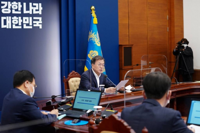 文 "국민질책 엄중히 받아들인다"…정책기조 변화 불가피