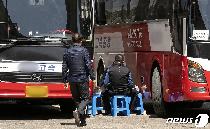 [사진] 국토교통부 '전세버스 기사 3만5천명에게 재난지원금 제공'