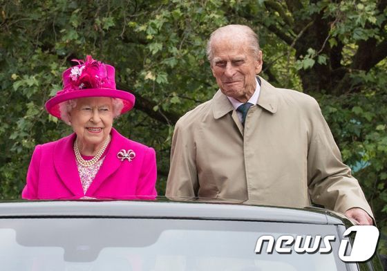 엘리자베스 2세 영국 여왕과 부군 필립공.© AFP=뉴스1